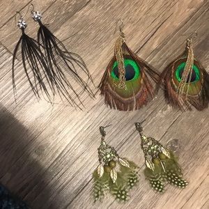 Lot of feather earrings!